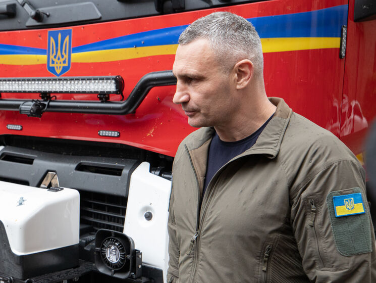 Один із поранених унаслідок нічної атаки у Києві – рятувальник, його придавило бетонною плитою – Кличко