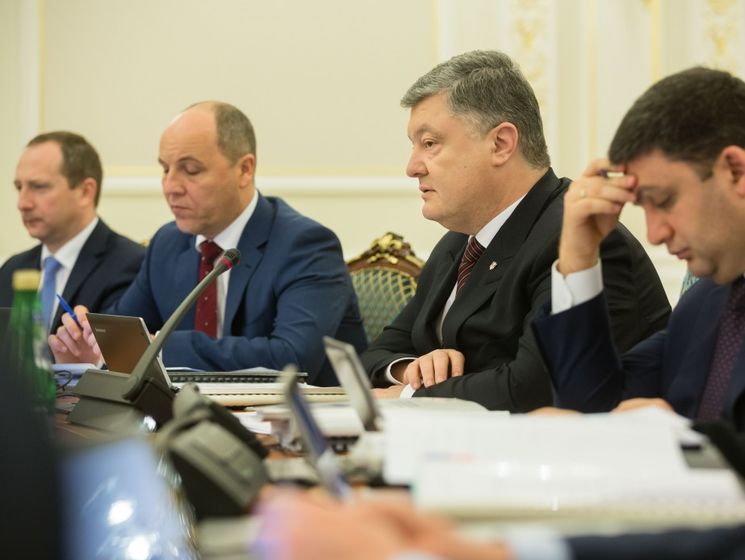 Порошенко заявил, что РФ развязала кибервойну против Украины