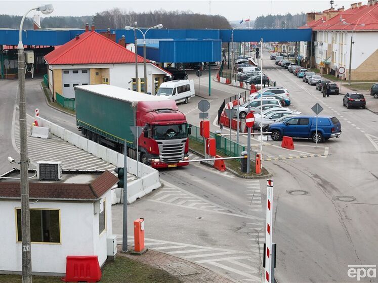 Уряд Польщі заборонив в'їзд із 1 червня автотранспортом, зареєстрованим у Білорусі й Росії