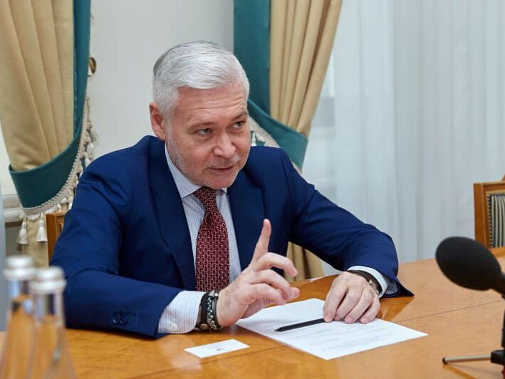 Губернатор Бєлгородської області заявив, що потрібно приєднати до неї Харків, щоб вирішити проблему обстрілів. Терехов відповів: "Смішно чути цю маячню"
