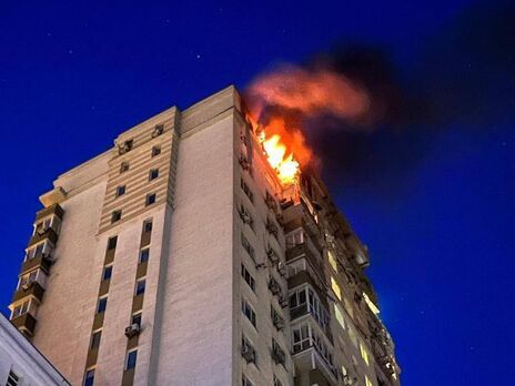 В Киеве из-за падения обломков боеприпасов загорелось несколько жилых домов, в том числе многоэтажный