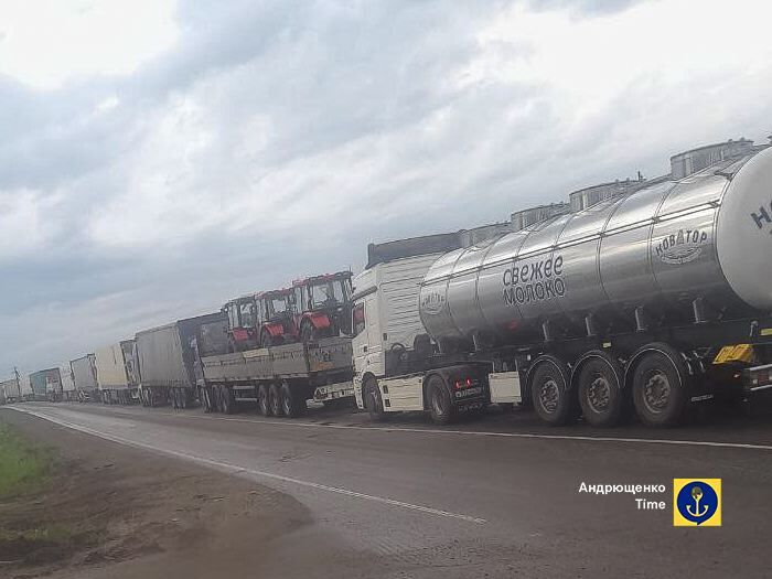 В Донецкой области на границе с РФ образовалась пробка, оккупанты вывозят краденое зерно – Андрющенко
