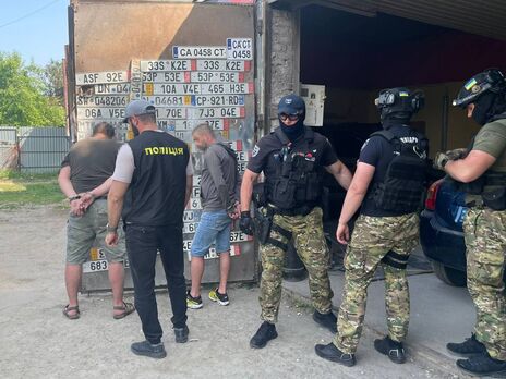 Полиция заявила о задержании организатора незаконной торговли оружием в Прикарпатье