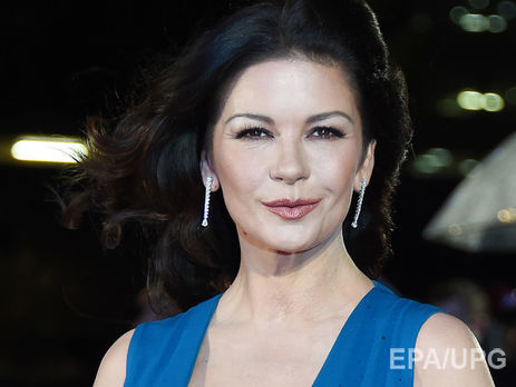 Жена Дугласа Зета-Джонс поделилась детским фото со своим братом