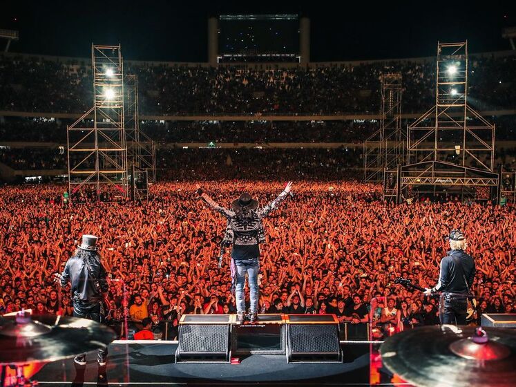 Гурт Guns N' Roses розпочав світовий тур в Абу-Дабі з пісні на підтримку України