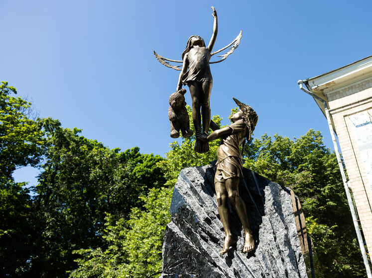 У Харкові Зеленська відкрила пам'ятник дітям, які стали жертвами агресії РФ