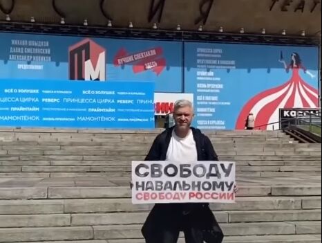 В РФ провели акцию по случаю дня рождения Навального. По всей стране более 100 задержанных – 