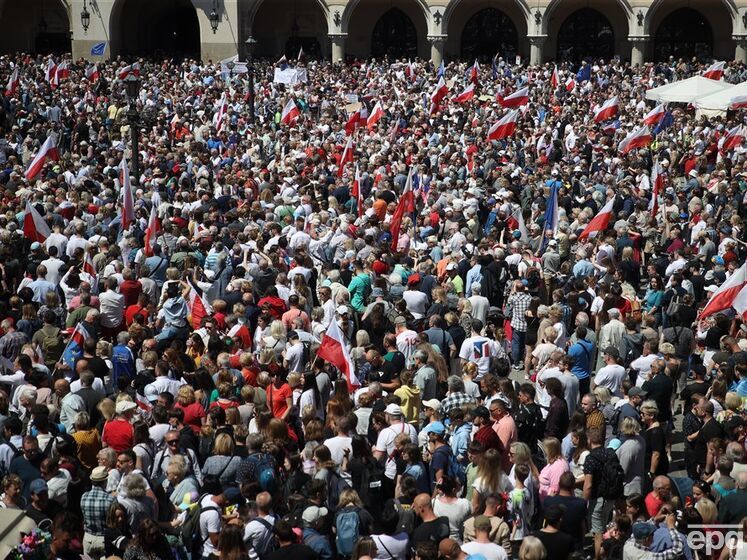 У Польщі опозиція організувала антиурядовий протест. На нього прийшло до пів мільйона людей
