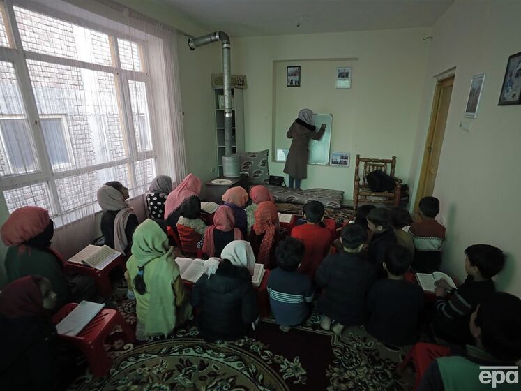 В Афганістані отруїли майже 80 учениць початкових класів
