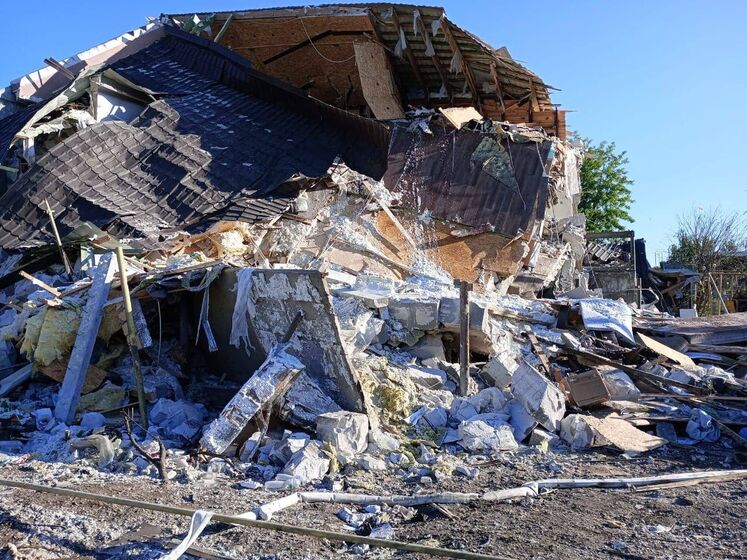 После российского удара по пригороду Днепра в больнице остаются 12 человек, мать погибшей девочки в тяжелом состоянии