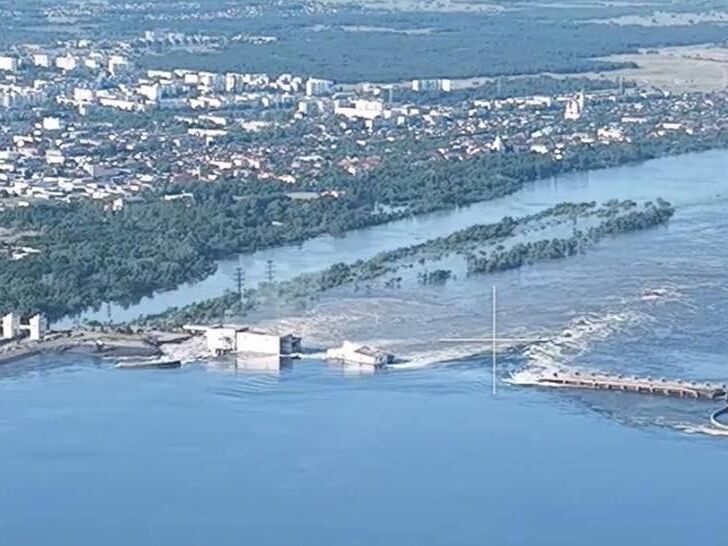 Появились фото и видео Каховской ГЭС после подрыва