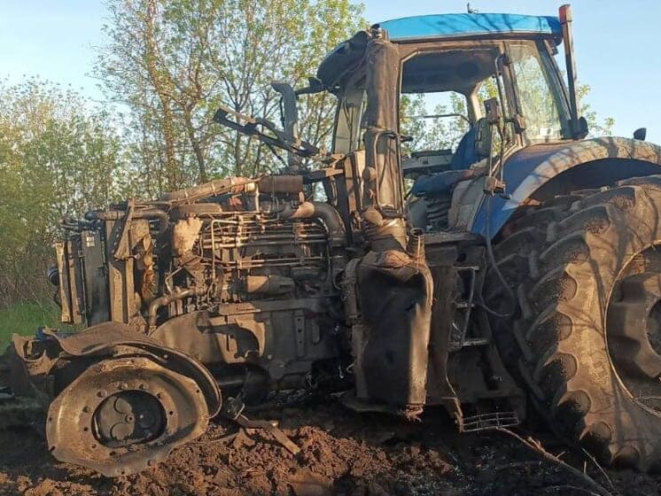 В Харьковской области на неизвестном устройстве подорвался трактор, мужчина и женщина получили ранения – ГСЧС