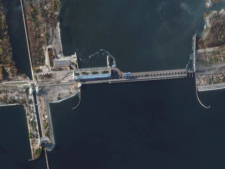 Зеленский: Украина призывала к отправке миссии на Каховскую ГЭС, разминированию всех ее сооружений. Мирового внимания тогда не хватило