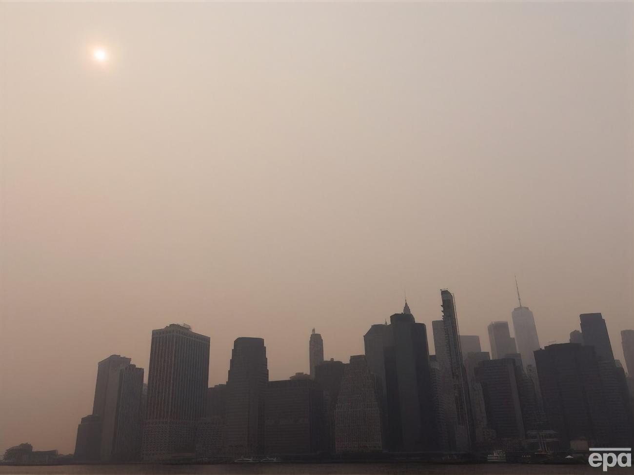 Нью-Йорк накрыло дымом от лесных пожаров в Канаде. Фоторепортаж