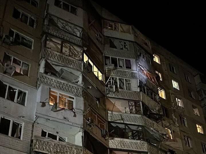 Обломки российского дрона-камикадзе попали в многоэтажку в Одессе. Три человека погибли, более 10 ранены