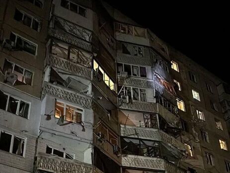 Уламки російського дрона-камікадзе влучили в багатоповерхівку в Одесі. Троє людей загинули, понад 10 поранено