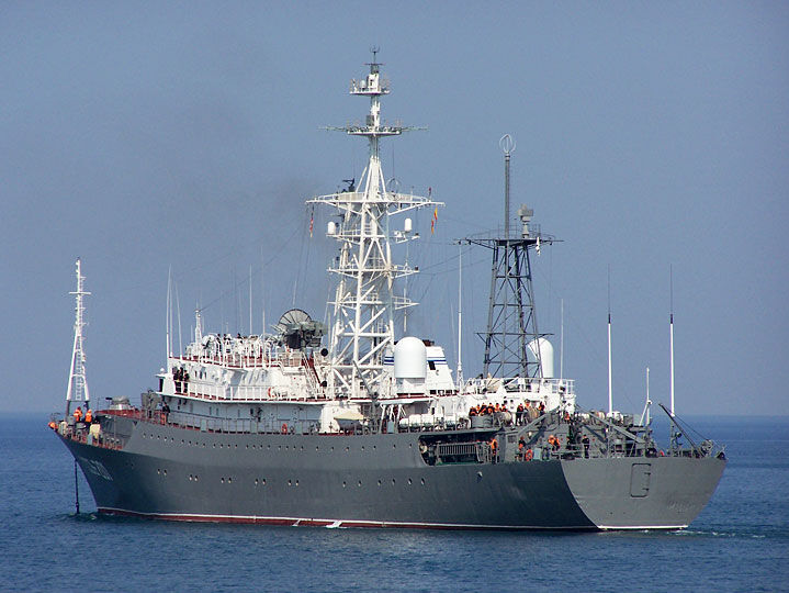 Міноборони РФ повідомило про нібито знищення шести безекіпажних катерів, які атакували розвідувальний корабель Чорноморського флоту. Фото, відео