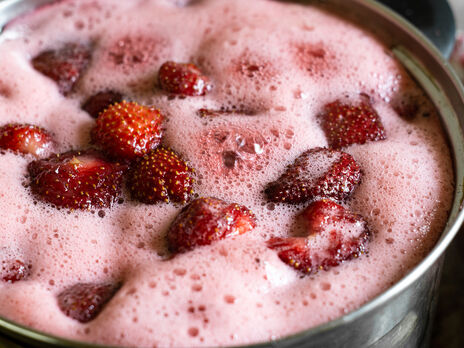 Нужно ли снимать пенку с варенья? Совет от эксперта