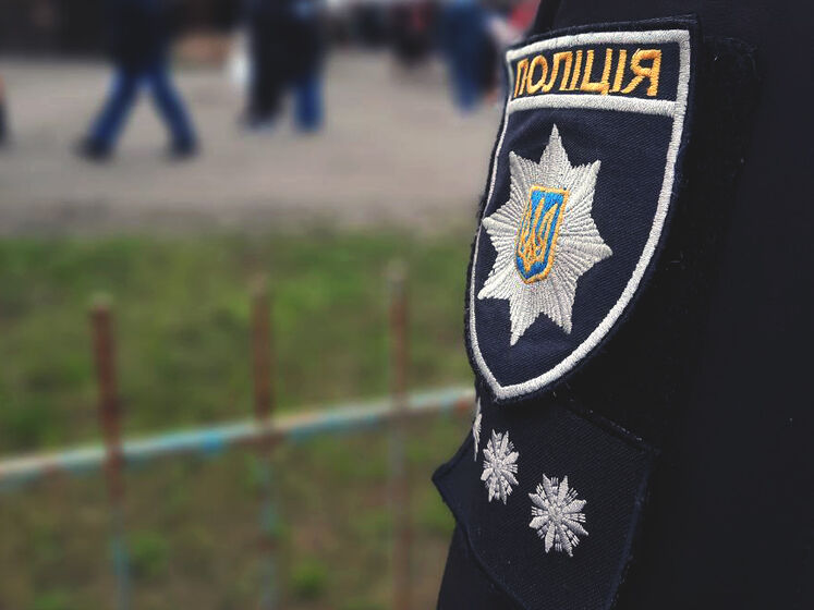 В Киеве патрульные задержали мужчину за предложение угостить их марихуаной. Видео