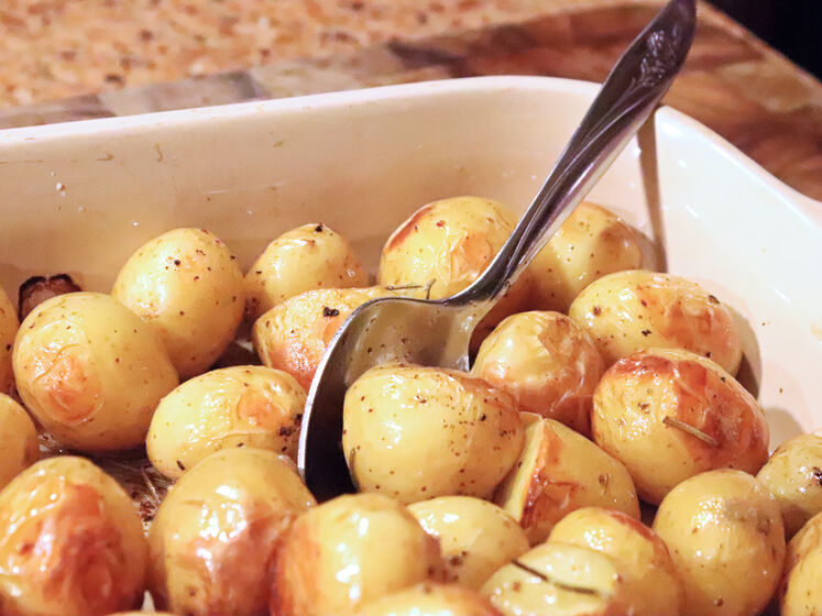 Как приготовить мелкую молодую картошку в кожуре - пошаговый фоторецепт