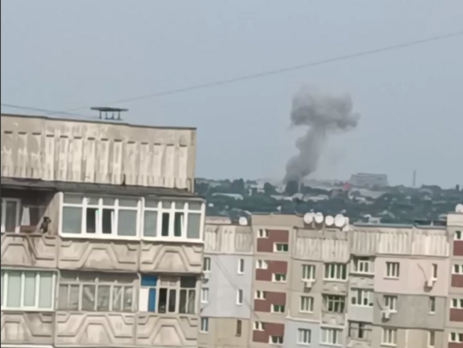 РосСМИ сообщили о мощных взрывах в оккупированном Луганске. Видео