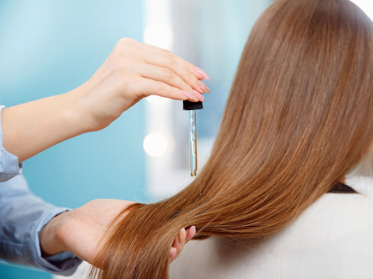 Як використовувати рицинову олію для догляду за волоссям. Поради експерта