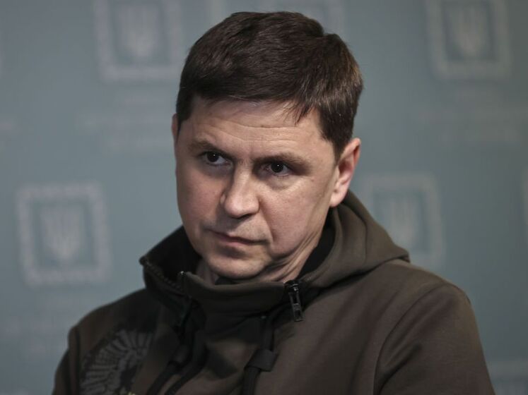 Подоляк запропонував партнерам передати Україні якомога більше військової техніки, яка "пилиться в ангарах"