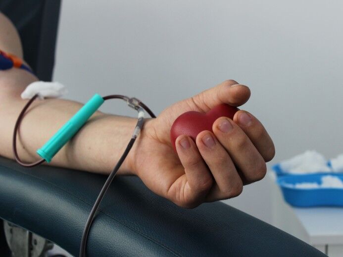 1300 работников ДТЭК стали донорами крови для ВСУ и пострадавших от войны