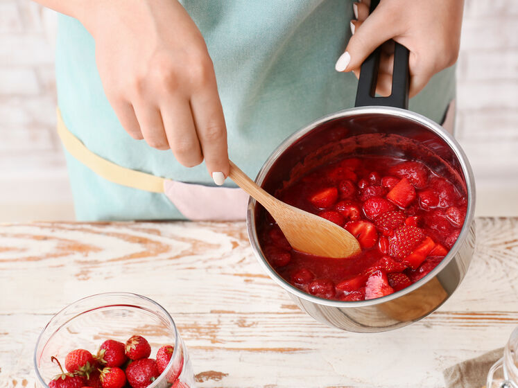 Варенье из клубники 5-минутка с целыми ягодами