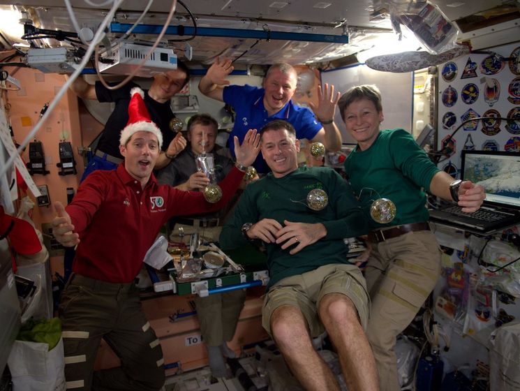 Экипаж Международной космической станции встретит Новый год 16 раз
