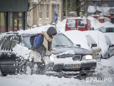 Автомобиль наехал на пешеходов у станции метро в Хельсинки