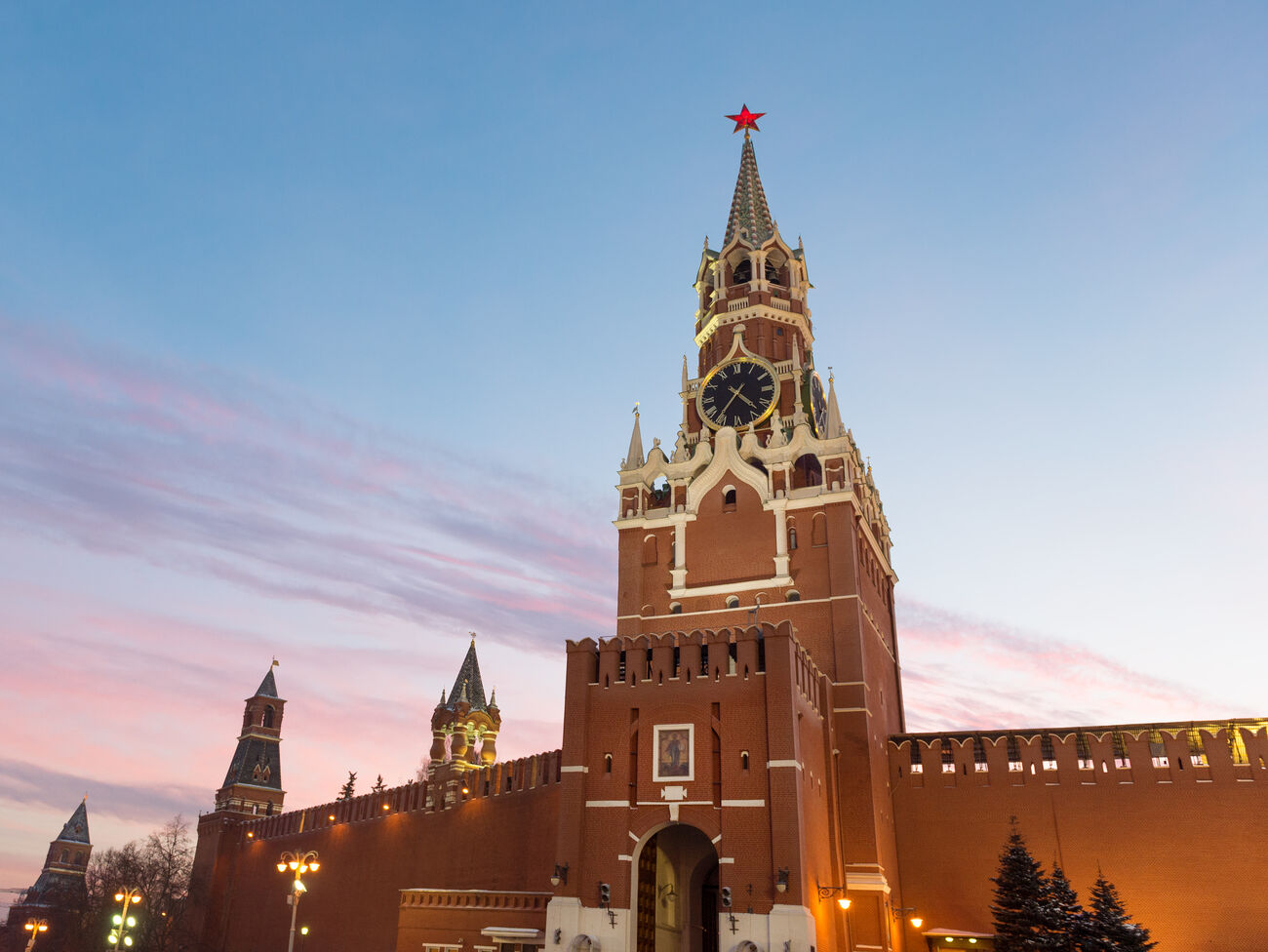 Большая москва. Афимолл сити москва снаружи. Красная площадь закрыта. Хочу в москву. Хочу в москву надпись.