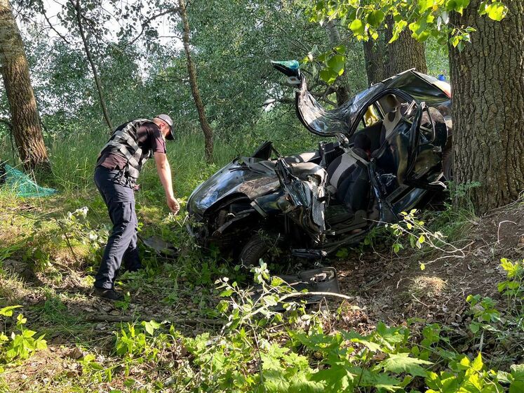 Водитель погибла, четверо детей пострадали в результате ДТП в Киевской области. Фото