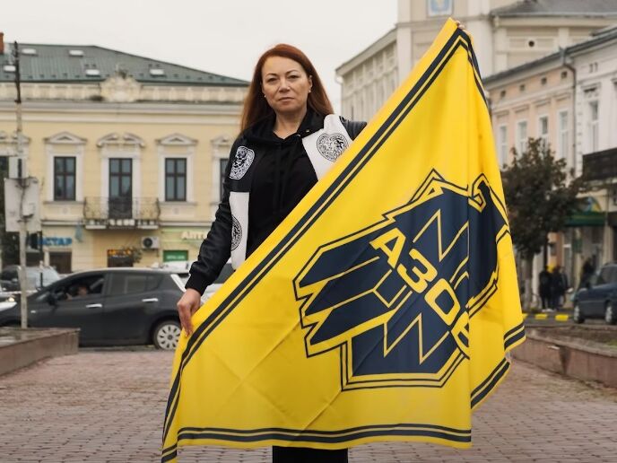 Мама загиблого азовця Черкеза: Розбираючи речі в Коломиї, я знайшла футболку сина із символікою полку "Азов", яку на жодному з блокпостів окупанти РФ, на щастя, не помітили