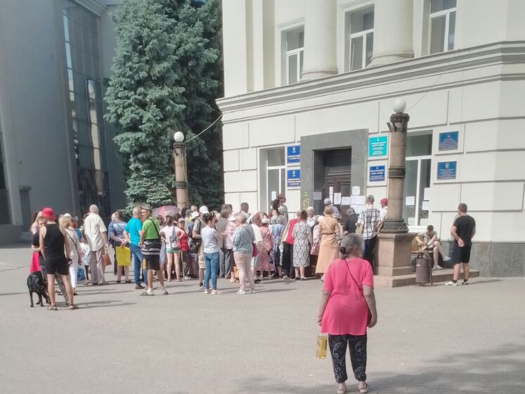 Щоденник окупації херсонця Клочка: Більшість чекає на повернення в Україну, відсотків 10 отримали паспорти з куркою і чекають на життя, як у Москві