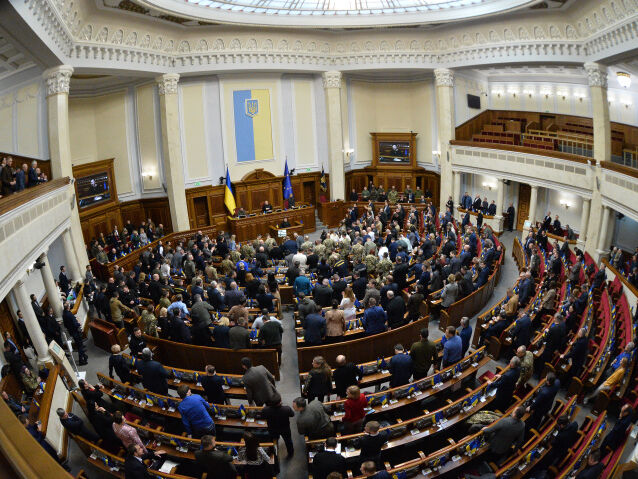 69% украинцев хотели бы заменить Верховную Раду после победы, 47% – правительство – опрос