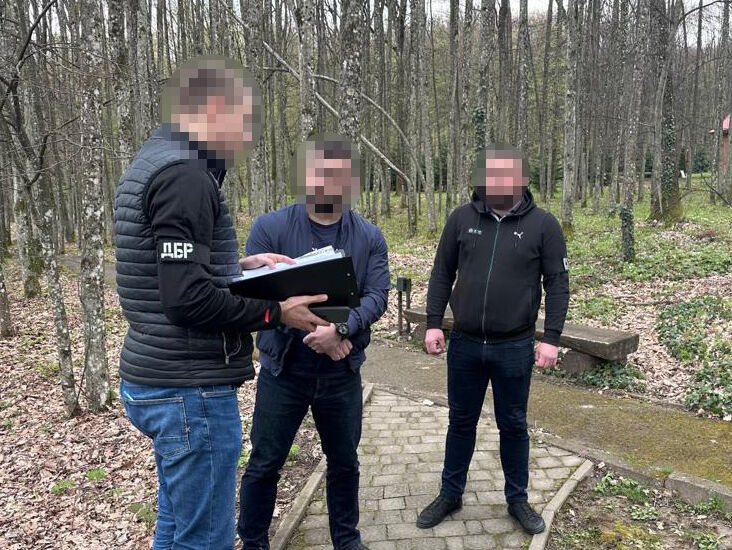 ДБР повідомило про підозру двох співробітників прокуратури Ужгородської області