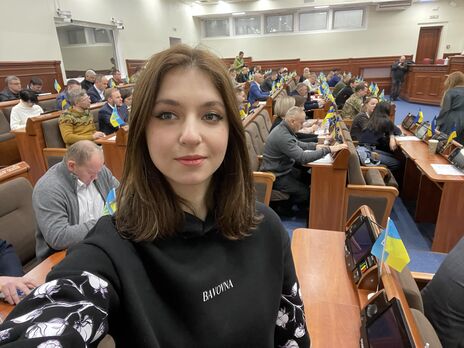 Депутатка Київради Ар'єва, яку підозрюють у скоєнні ДТП у наркотичному сп'янінні, заявила про складання мандата