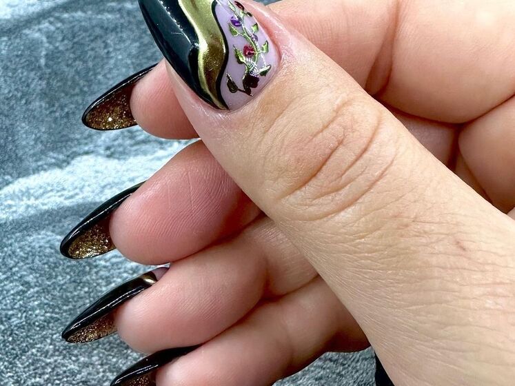 Как создать металлизированное покрытие тыльной стороны ногтей. Видеоурок