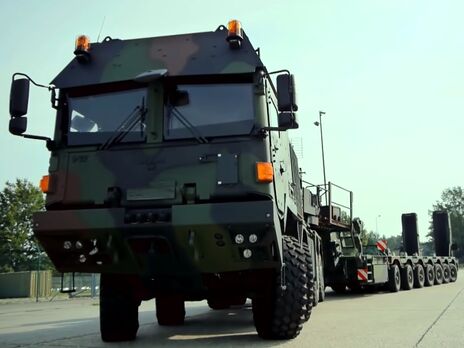 Тягачі та снаряди. Німеччина передала Україні частину раніше обіцяної військової допомоги