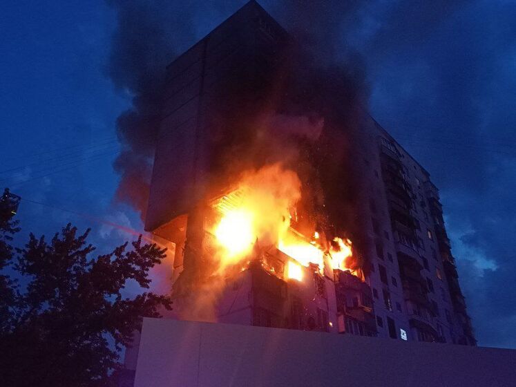 В Киеве в результате взрыва частично разрушен 16-этажный дом, возник пожар. Предварительная причина &ndash; утечка газа &ndash; ГСЧС