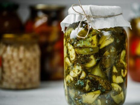 Як на зиму закрити салат з огірків у банках. Покроковий рецепт із точними пропорціями солі, цукру й оцту