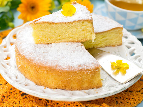 Из-за этих ошибок бисквит никогда не получится. Эксперт рассказал главные правила приготовления десерта