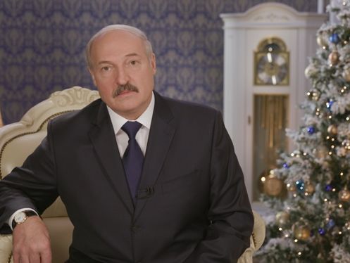 Лукашенко в новогоднем обращении: Мы, люди в погонах, знаем, что порох надо держать сухим