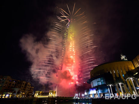 В ОАЭ наступление Нового года отметили грандиозным шоу фейерверков. Видео