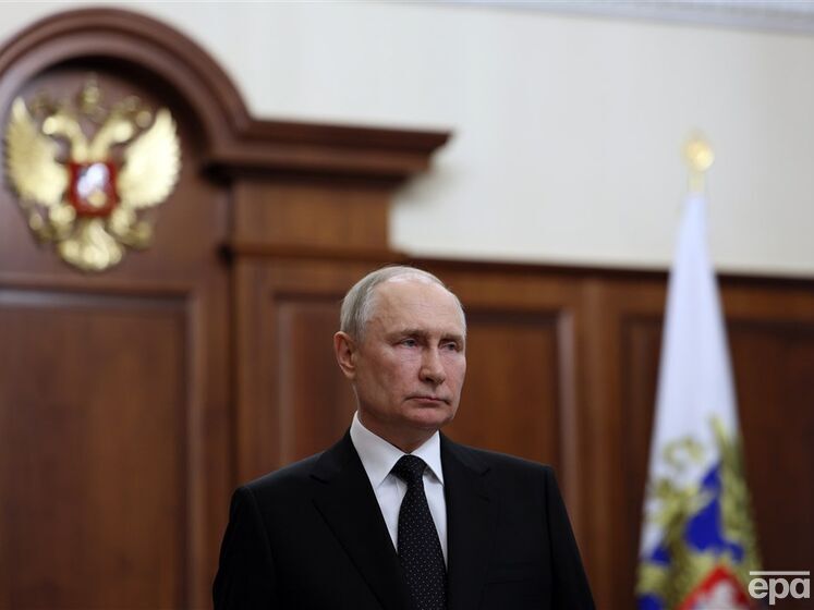 Путін підписав закон про штрафи й арешт росіян за "порушення режиму воєнного стану"