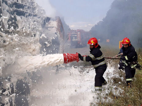 Оккупанты ударили по Херсону запрещенными зажигательными снарядами, возникли пожары – ОВА