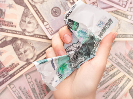 После бунта Пригожина в РФ резко упал рубль. В течение дня валюта отыграла потери, но аналитики прогнозируют ее падение