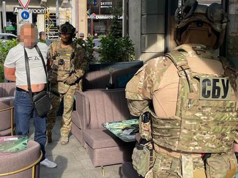 СБУ заявила про затримання у Львові групи рекетирів, які вимагали гроші, зокрема, у військових