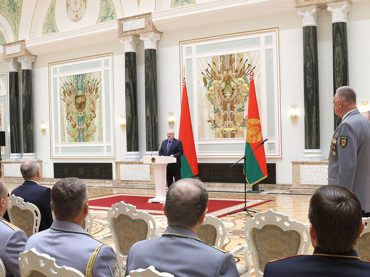Лукашенко також виступив зі зверненням. Заявив, що йому було "боляче спостерігати" за заколотом у Росії
